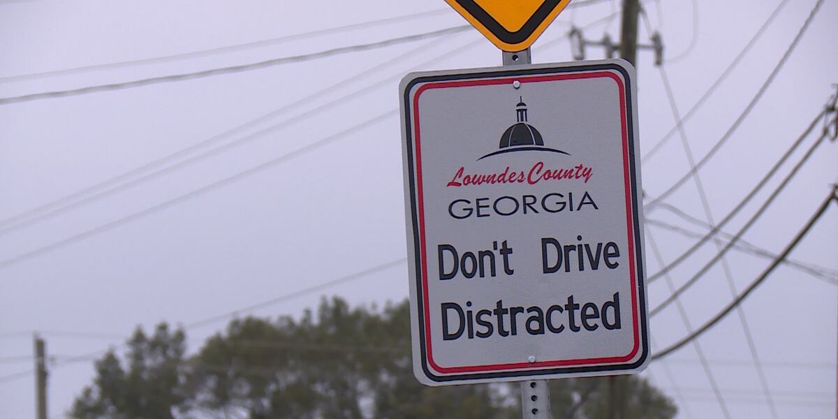 Distracted driving signs aim to keep Lowndes County roads safe